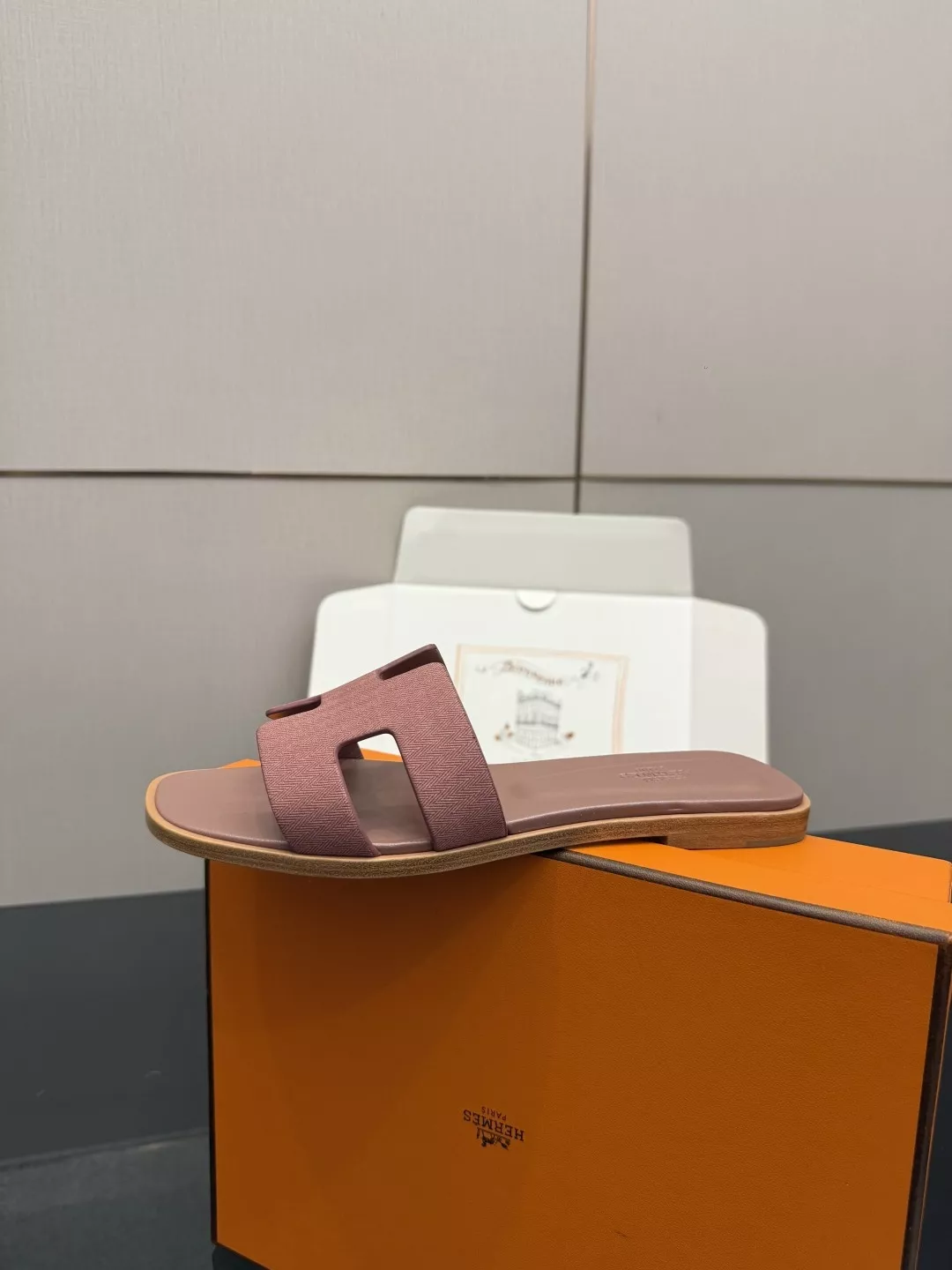 에르메스 미스 켈리 버클 포인트 H 로고 플랫 슬리퍼 상세 이미지 7