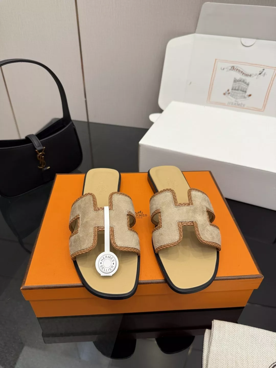 에르메스 오란 H 로고 배색 슬리퍼 상세 이미지 1