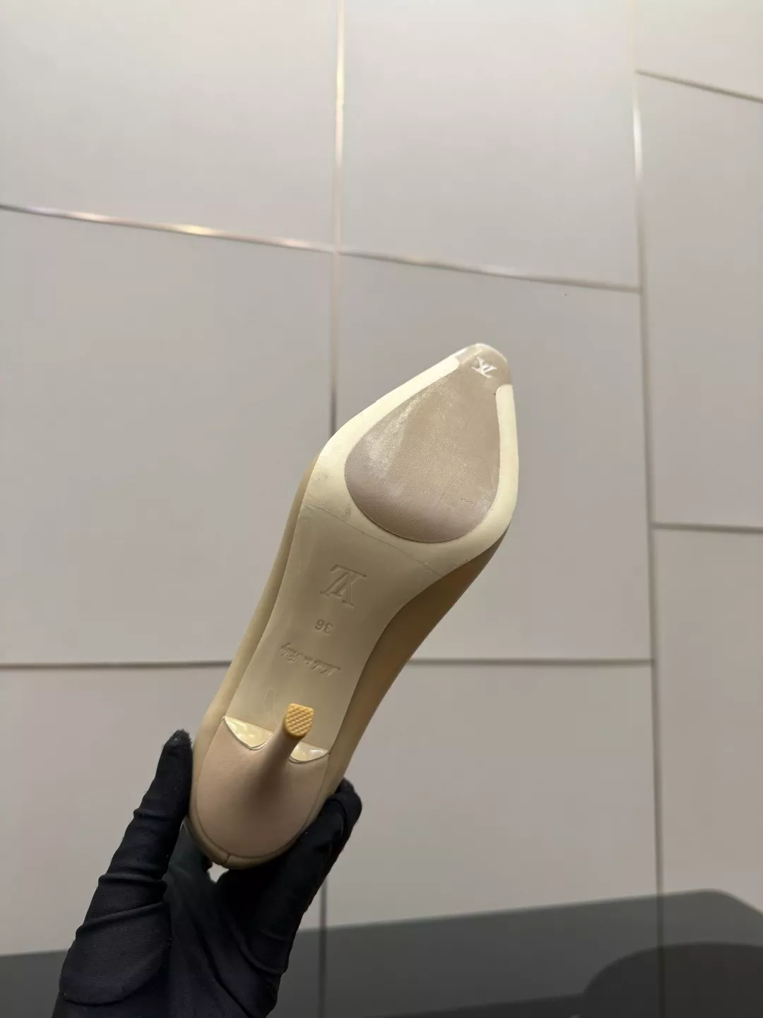 루이비통 LV 로고 포인트 슬링백 미들힐 상세 이미지 10