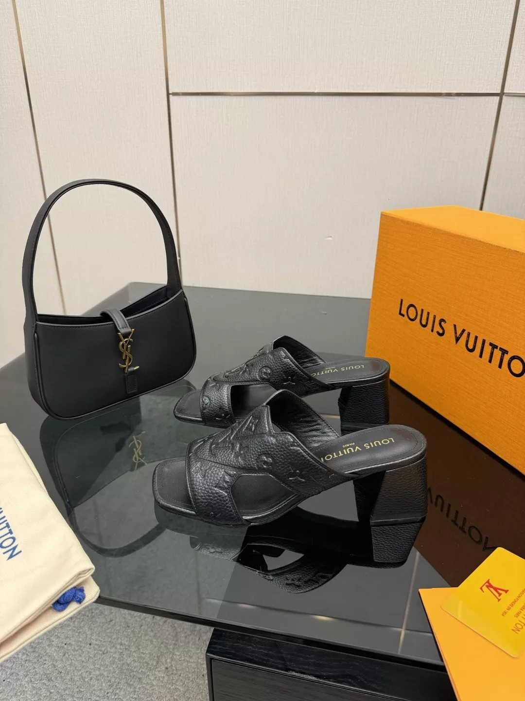 루이비통 2026 파리 쇼 시즌 LV 엠보 미들힐 샌들 상세 이미지 2