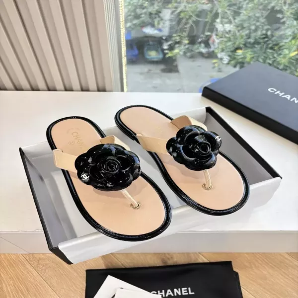 샤넬 더블C 까멜리아 장식 투톤 플랫 쪼리 샌들