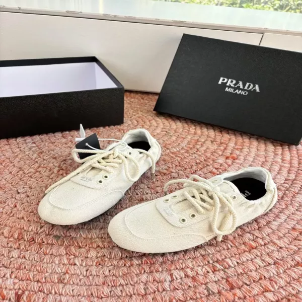 프라다 레이스업 캔버스 로우 스니커즈