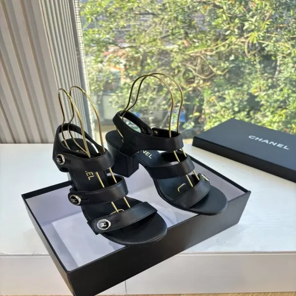 샤넬 더블C 락 장식 스퀘어토 하이힐 샌들