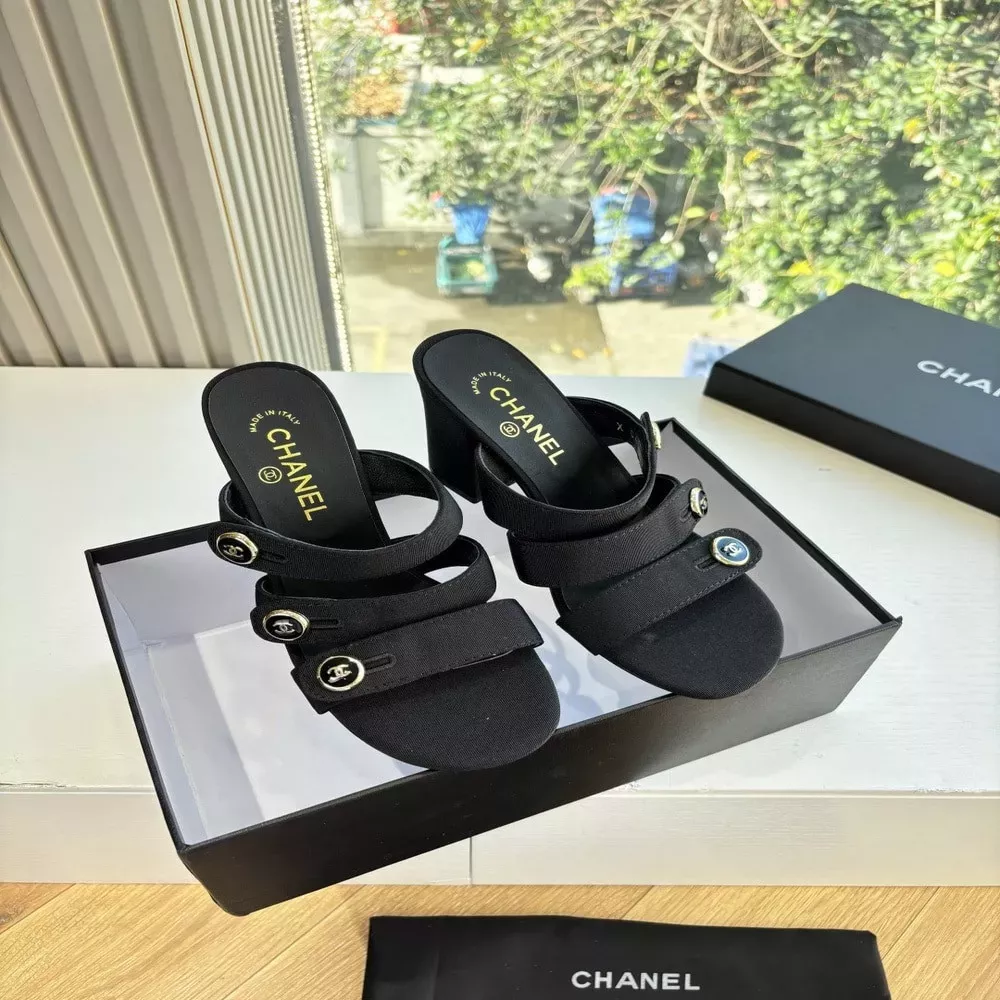 샤넬 더블C 락 장식 스퀘어토 하이힐 샌들