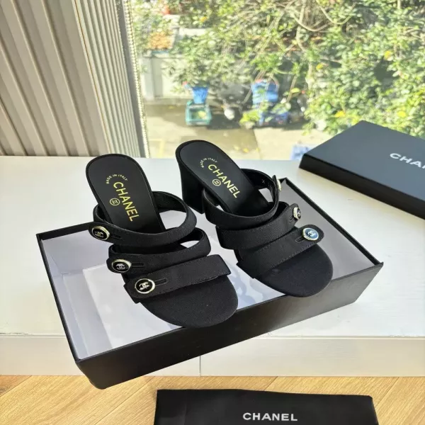 샤넬 더블C 락 장식 스퀘어토 하이힐 샌들