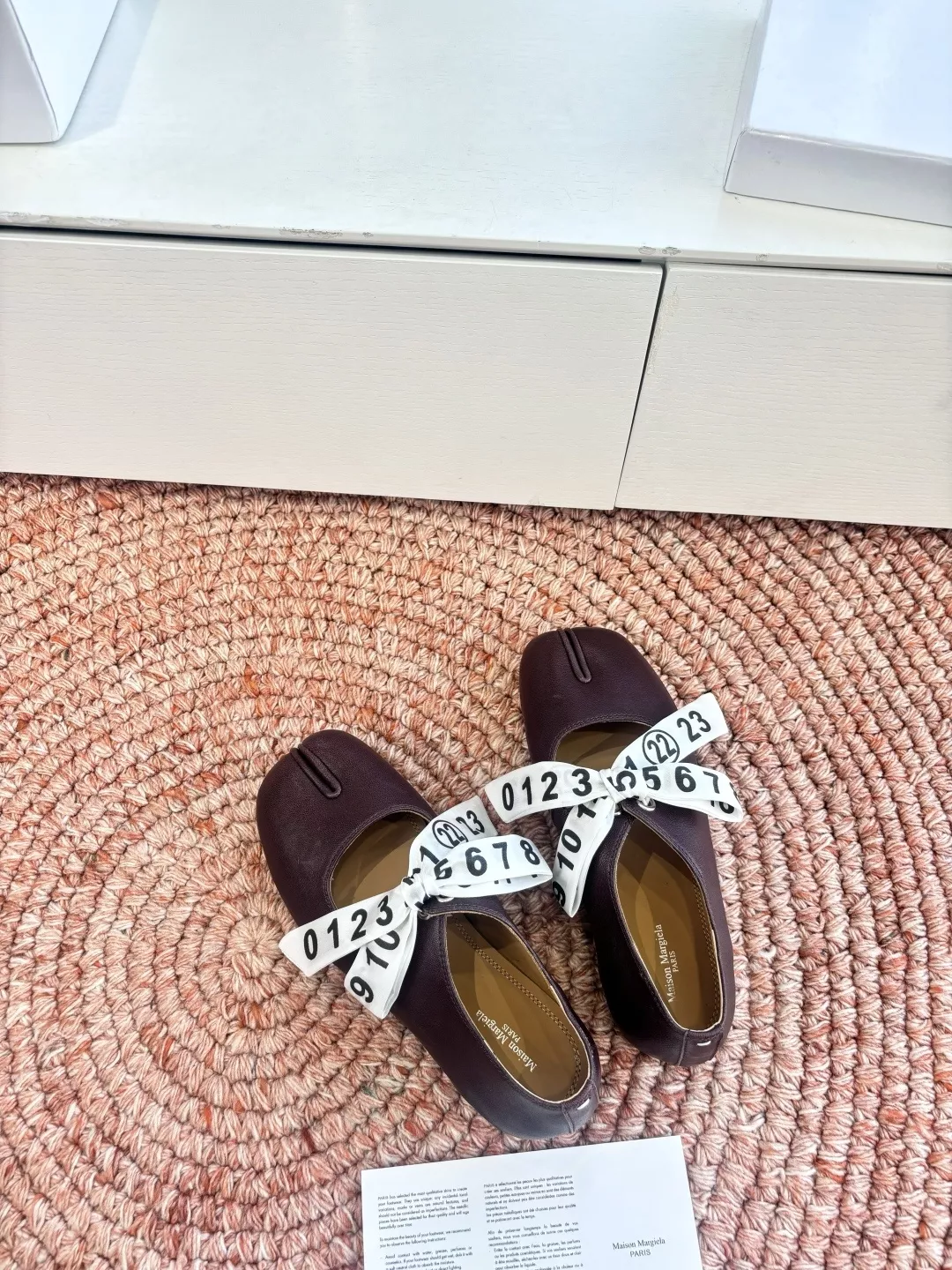 메종마르지엘라 타비 분할토 가죽 메리제인 플랫 상세 이미지 3