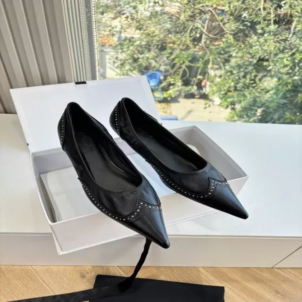 코템프 스터드 디테일 포인티드토 캣힐 펌프스