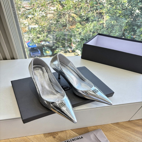 발렌시아가 메탈릭 송아지가죽 발레 하이힐 펌프스