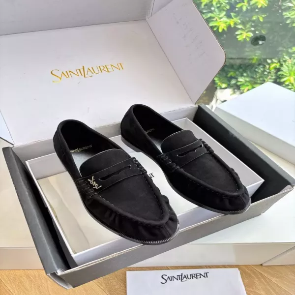 입생로랑 YSL 스몰 로고 로퍼 블로퍼