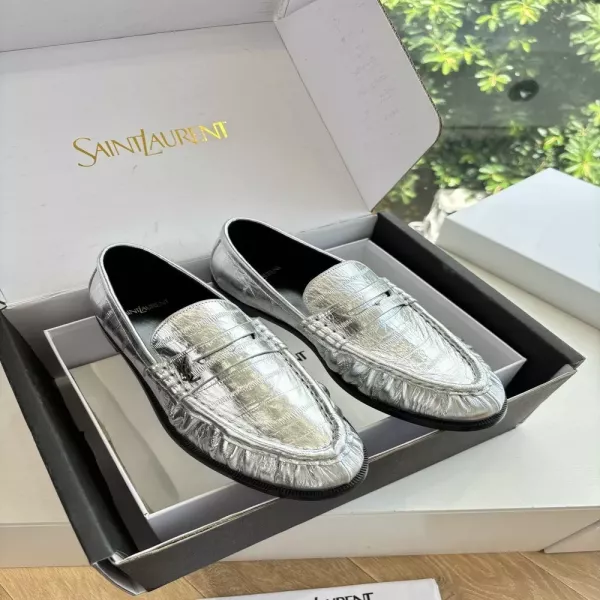 입생로랑 YSL 스몰 로고 로퍼 뮬