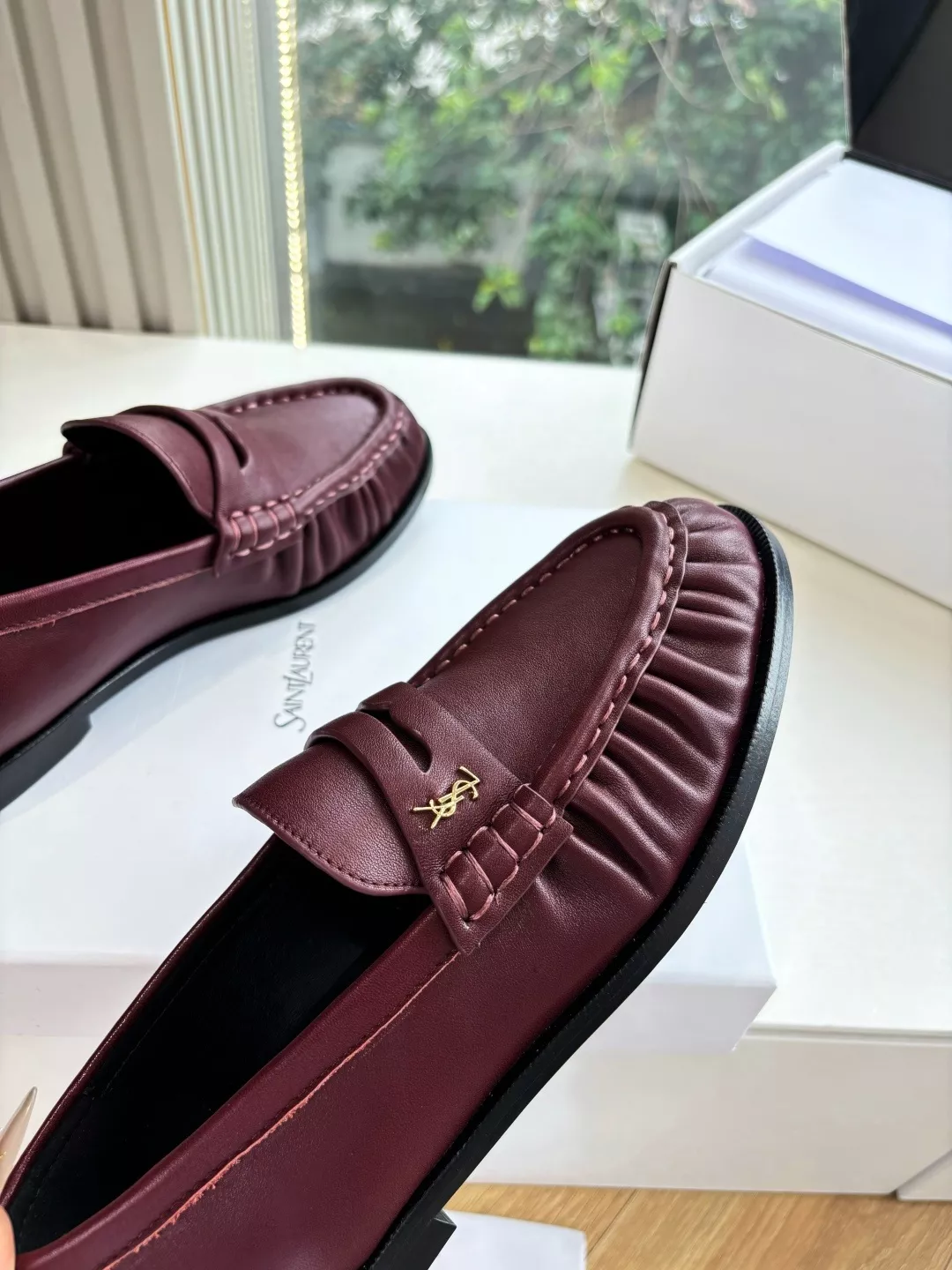 입생로랑 YSL 스몰 로고 로퍼 뮬 상세 이미지 8