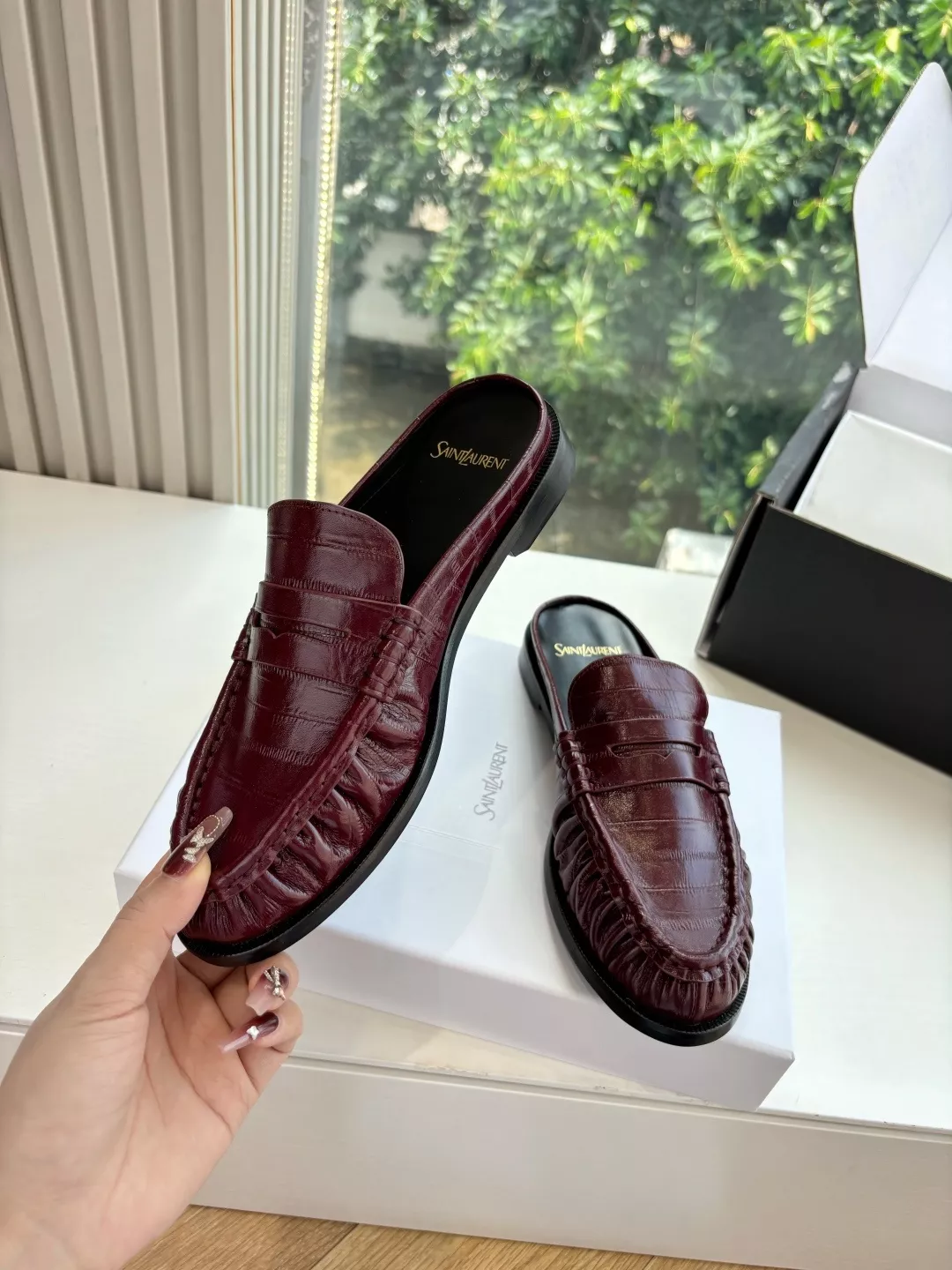 입생로랑 YSL 스몰 로고 로퍼 반슬리퍼 상세 이미지 5