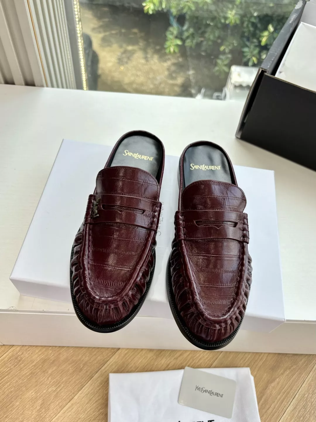 입생로랑 YSL 스몰 로고 로퍼 반슬리퍼 상세 이미지 4