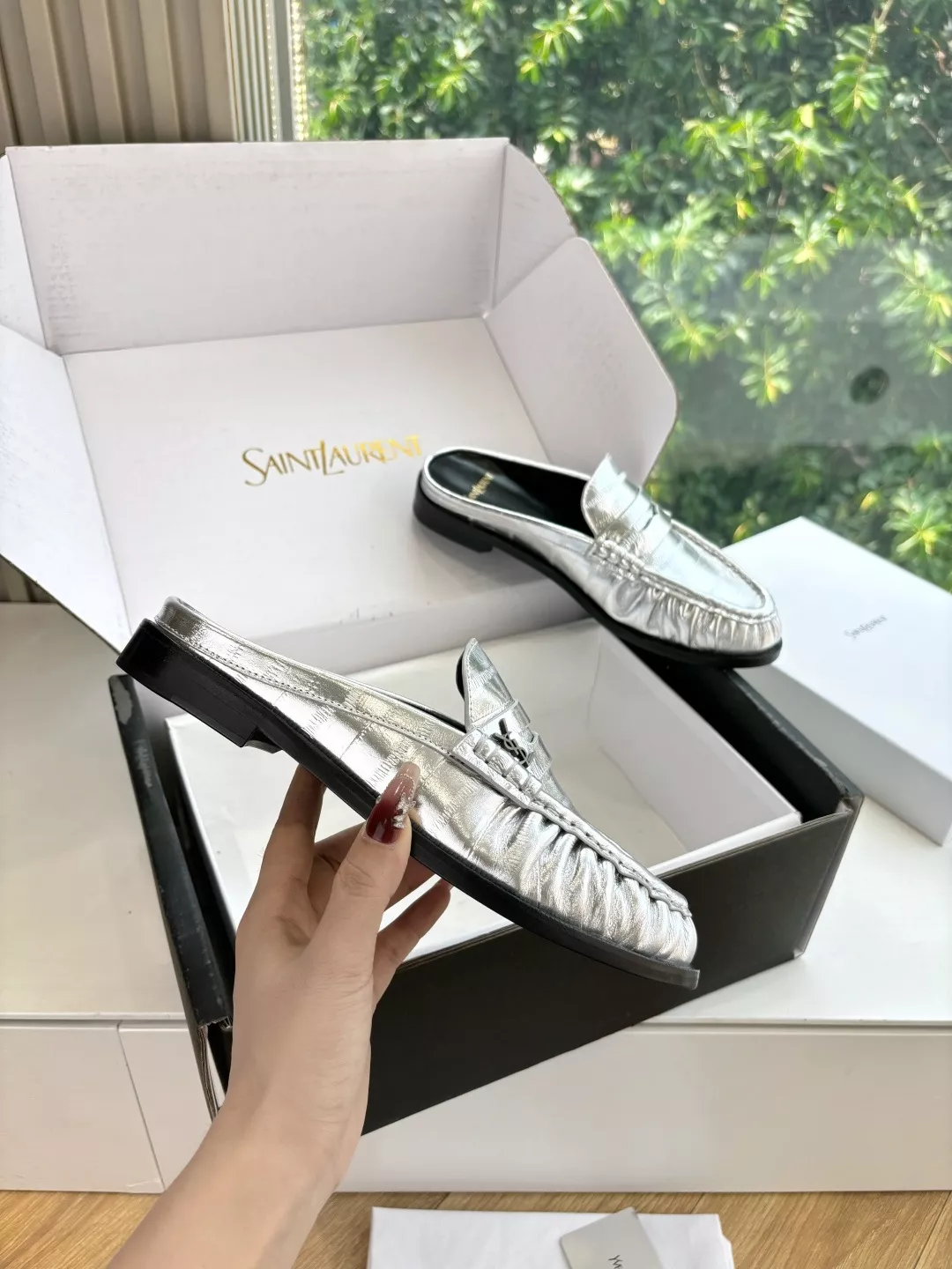 입생로랑 YSL 스몰 로고 로퍼 반슬리퍼 상세 이미지 3