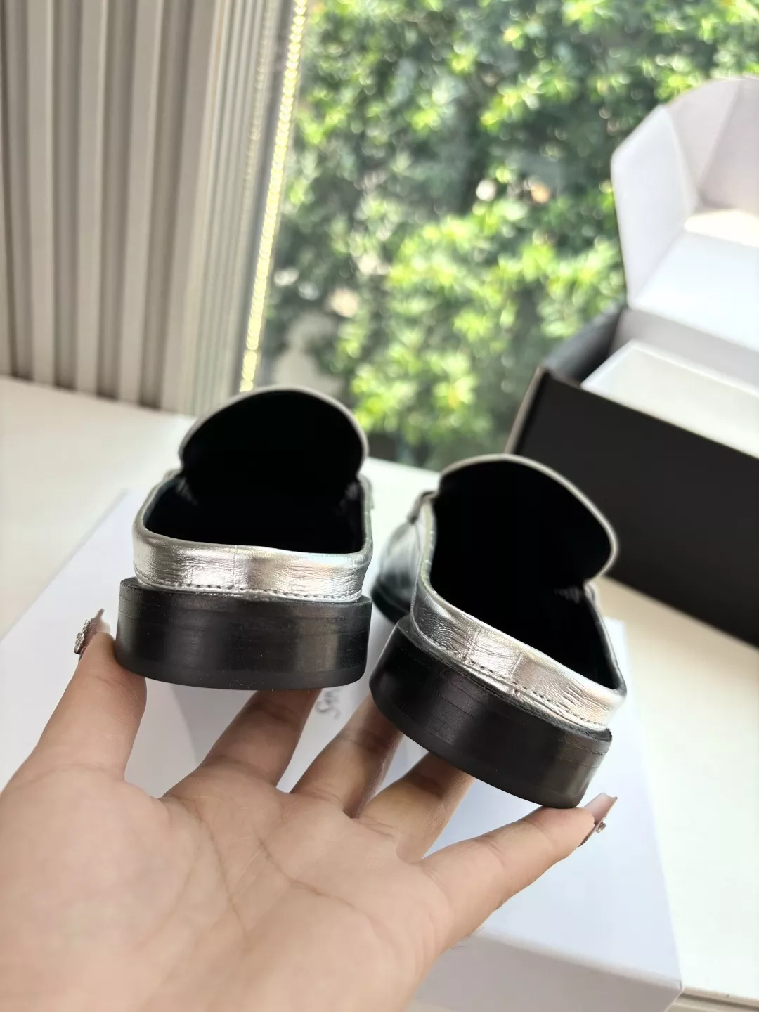 입생로랑 YSL 스몰 로고 로퍼 반슬리퍼 상세 이미지 9