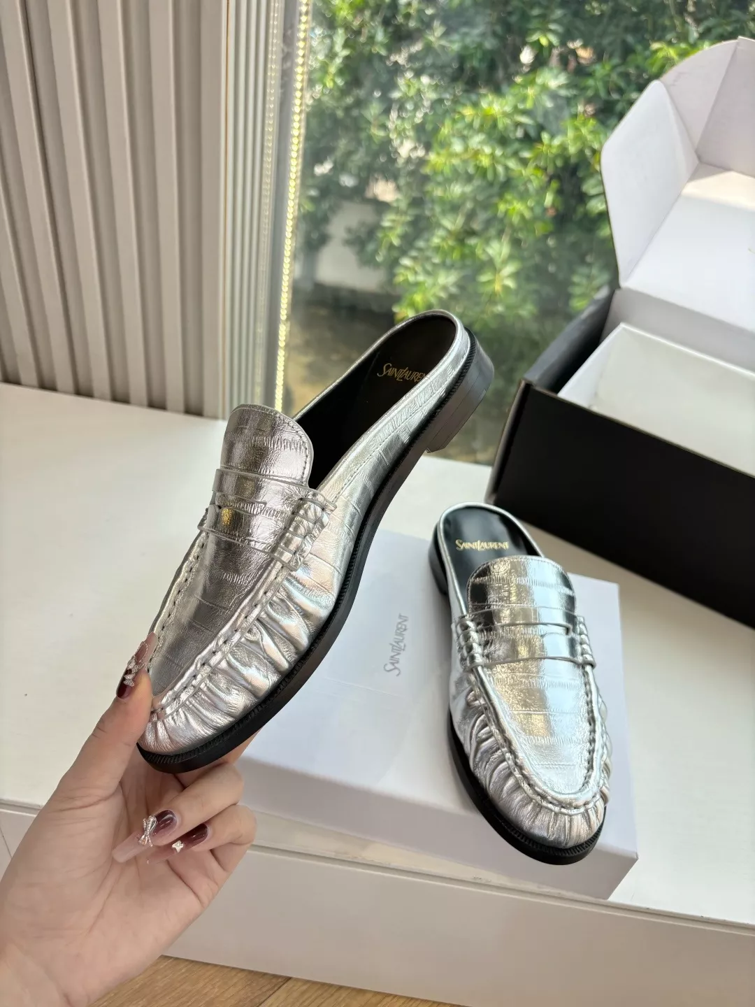 입생로랑 YSL 스몰 로고 로퍼 반슬리퍼 상세 이미지 5