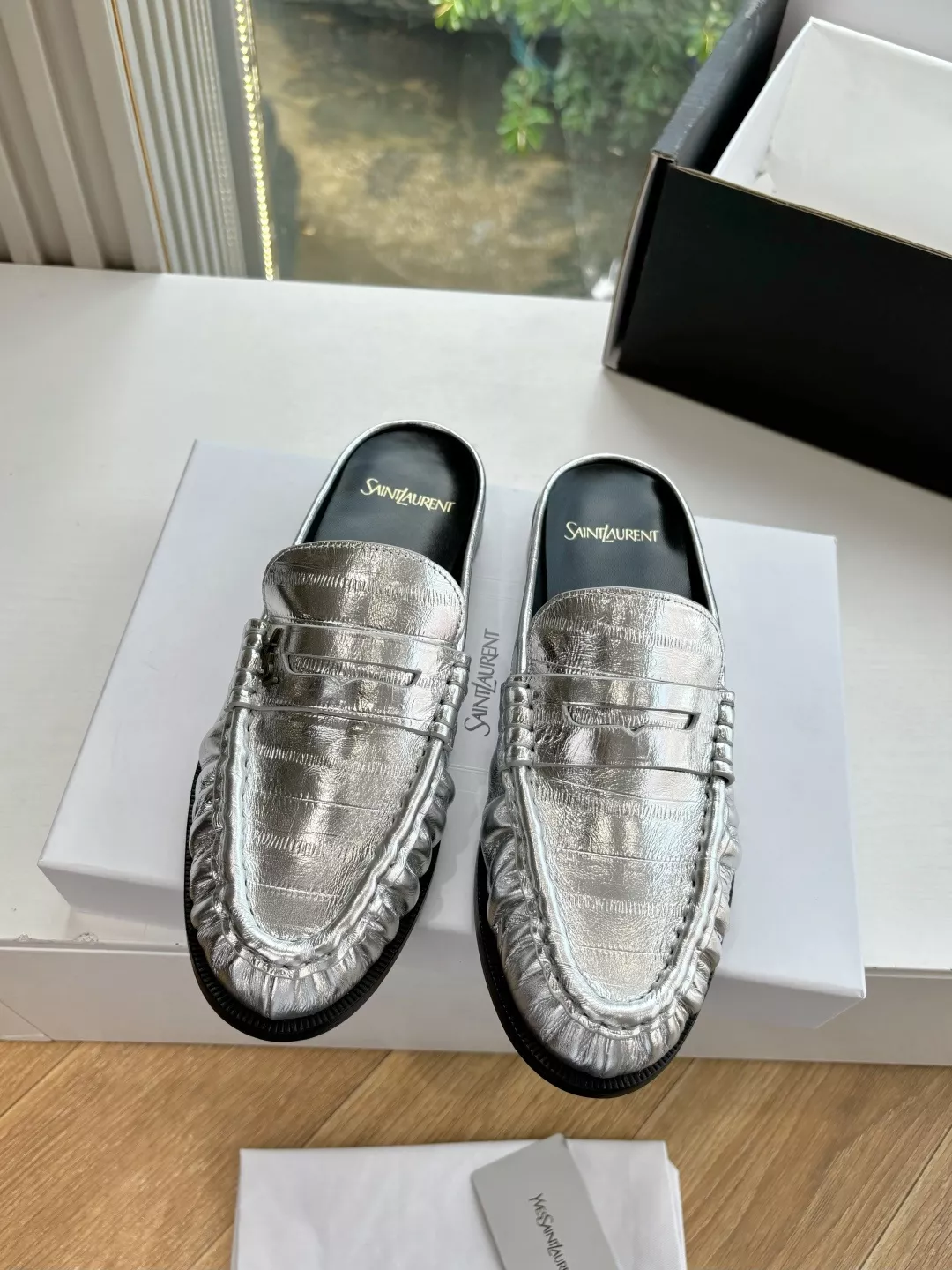 입생로랑 YSL 스몰 로고 로퍼 반슬리퍼 상세 이미지 4