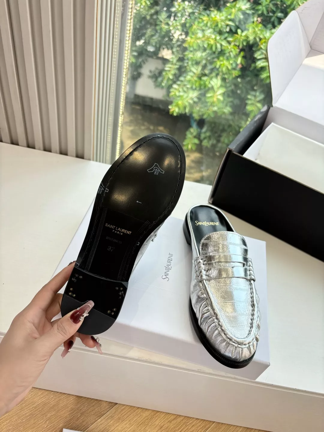 입생로랑 YSL 스몰 로고 로퍼 반슬리퍼 상세 이미지 6