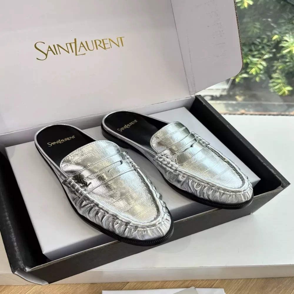입생로랑 YSL 스몰 로고 로퍼 반슬리퍼