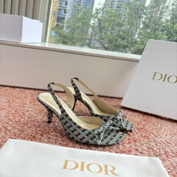 디올 리본 포인트 D버클 힐 샌들