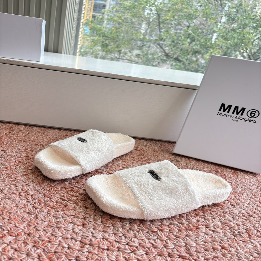메종마르지엘라 MM6 퍼리 텍스처 오픈토 슬리퍼