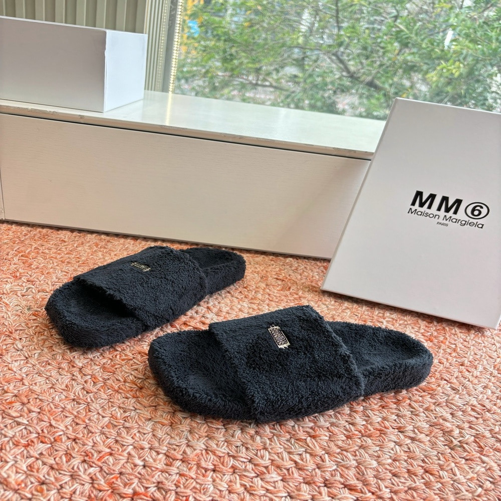 메종마르지엘라 MM6 퍼 슬라이드 슬리퍼