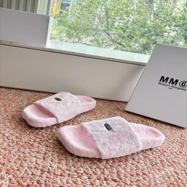 메종마르지엘라 MM6 퍼 슬라이드 슬리퍼