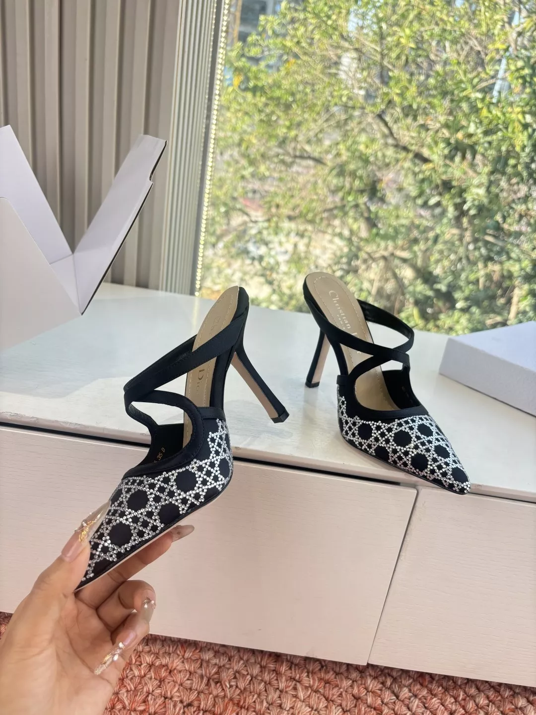 디올 샹크리스티앙 디올 로고 버클 자수 토오픈 뮬 상세 이미지 6