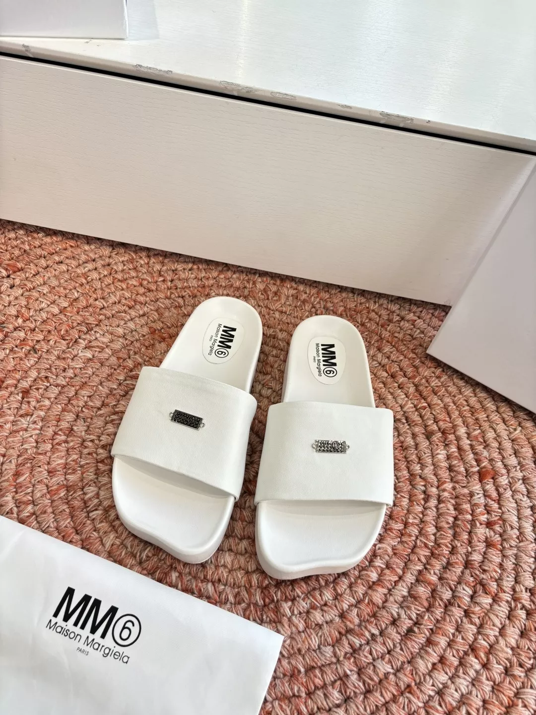 메종마르지엘라 MM6 컬러 블록 원스트랩 슬리퍼 상세 이미지 1
