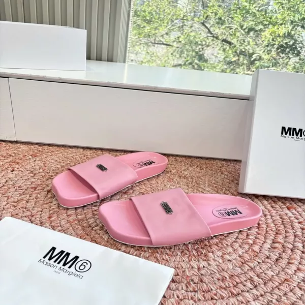 메종마르지엘라 MM6 컬러 스트랩 슬라이드