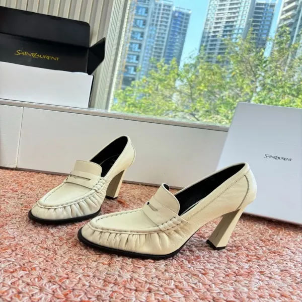 입생로랑 YSL 스몰 로고 하이힐 로퍼