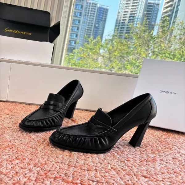 입생로랑 YSL 스몰 로고 하이힐 로퍼
