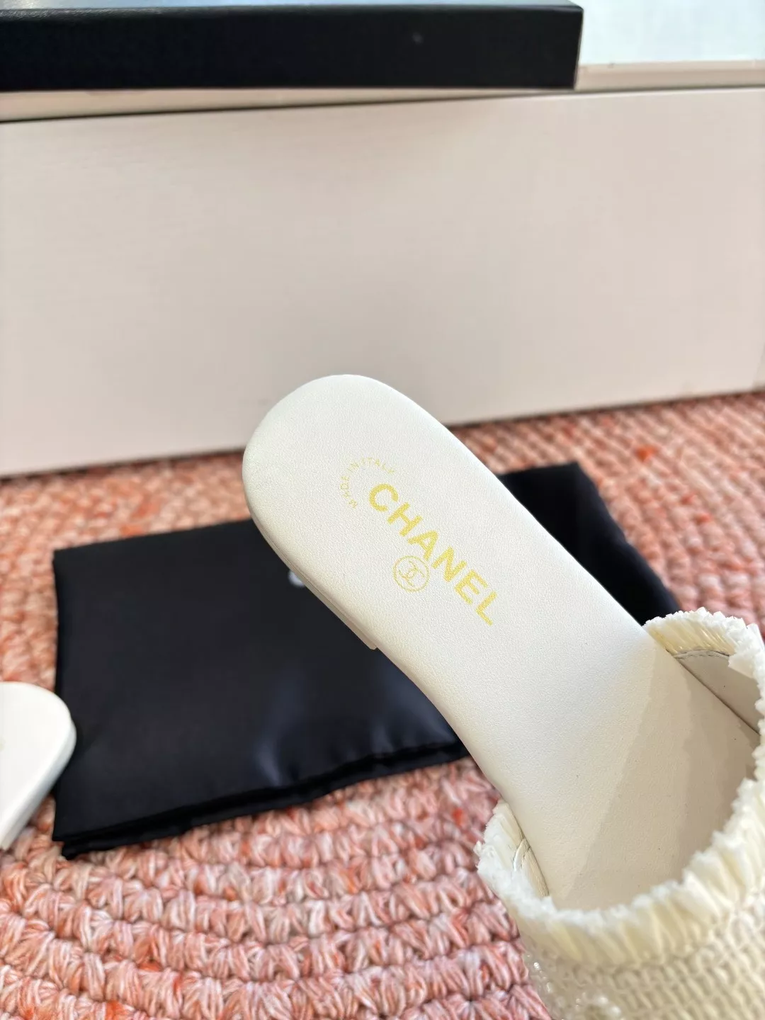 샤넬 더블C 리본 장식 망사 슬리퍼 상세 이미지 9