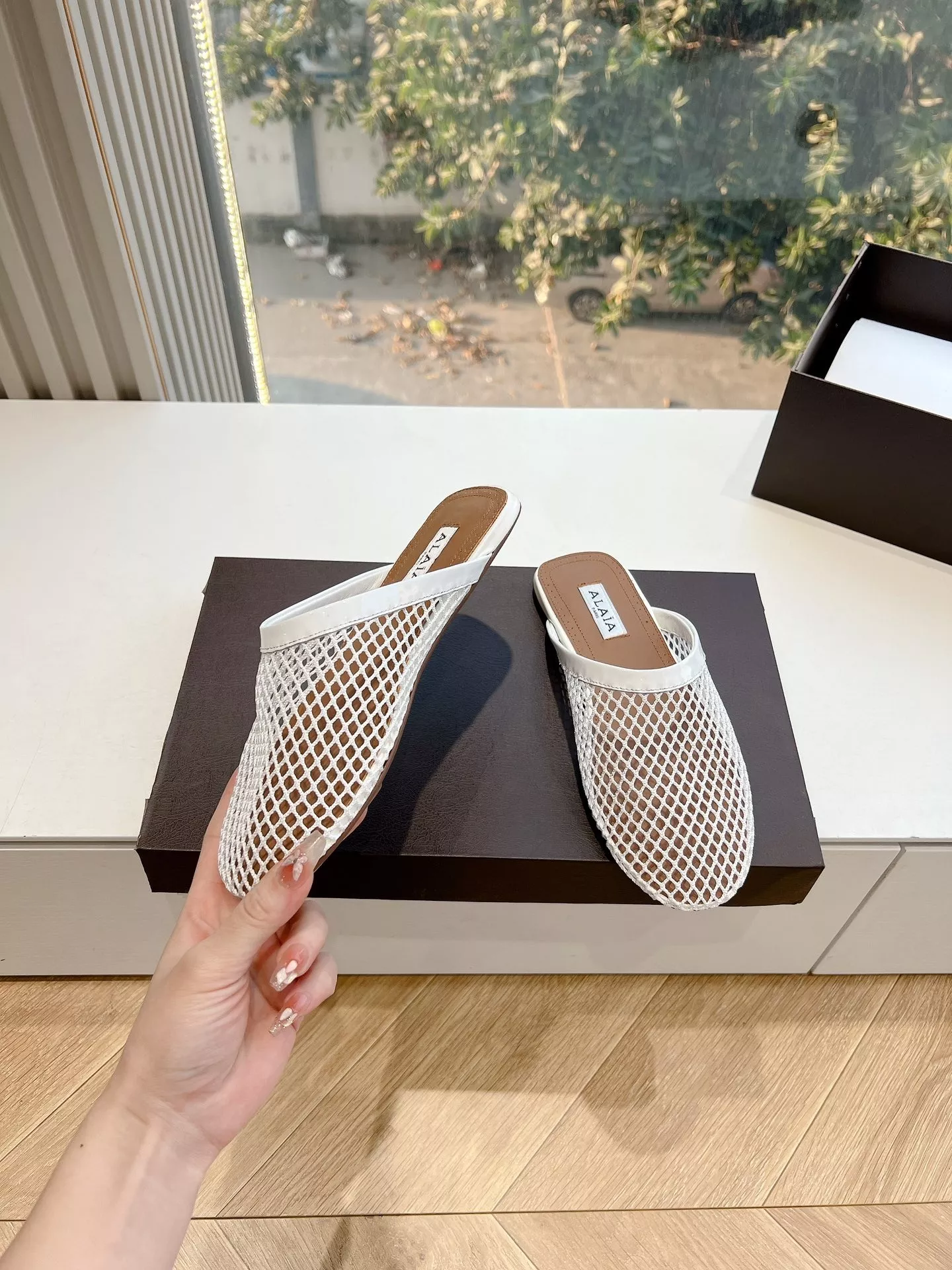 알라이아 피쉬넷 토캡 뮬 플랫 상세 이미지 5