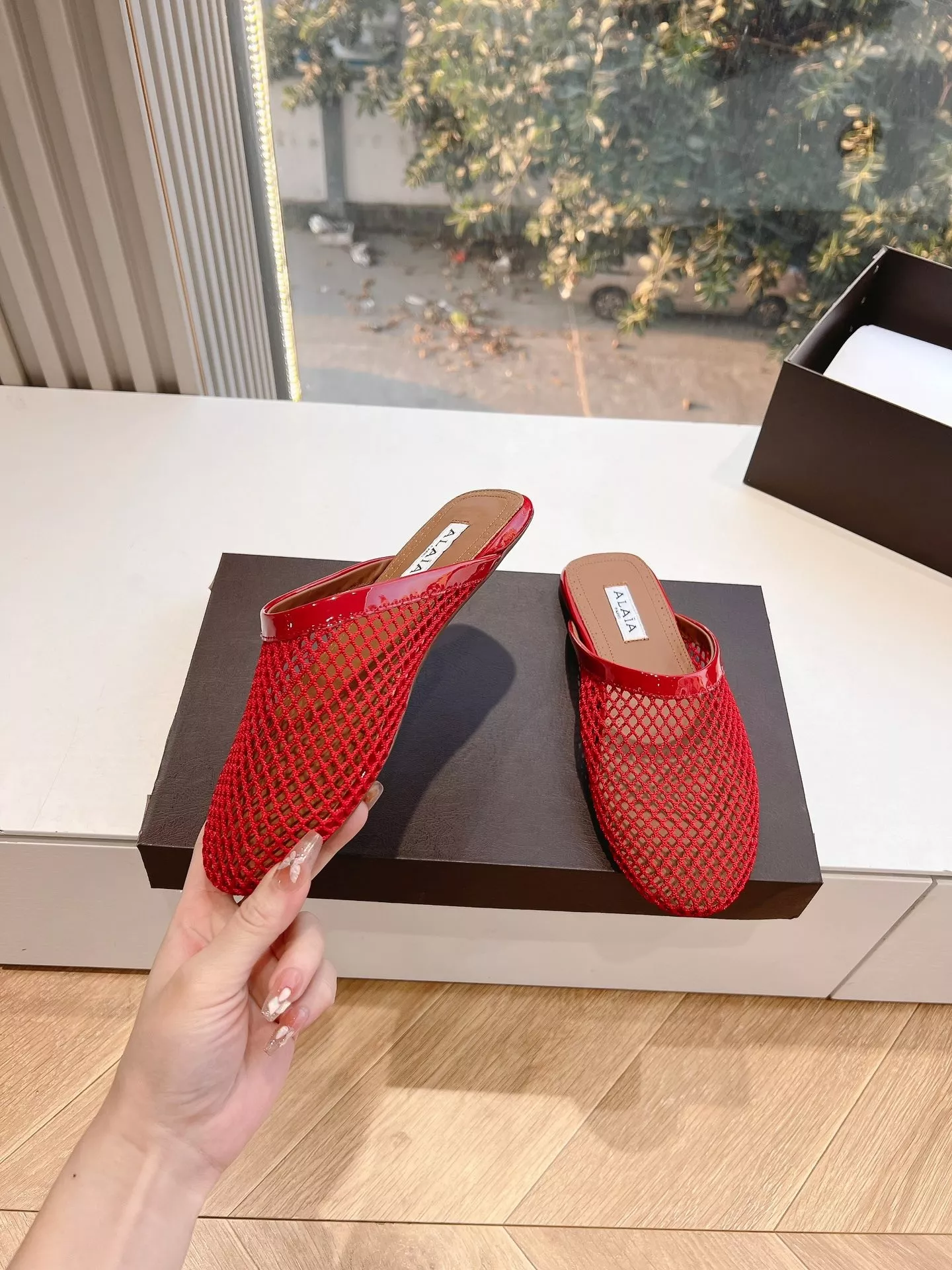 알라이아 피쉬넷 토캡 뮬 플랫 상세 이미지 5
