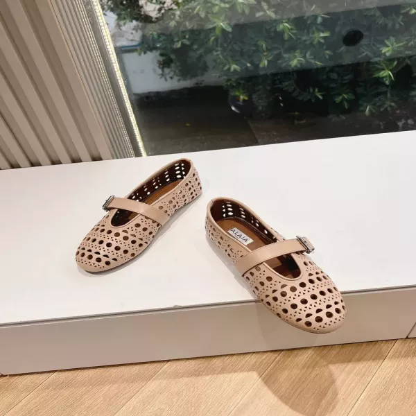 알라이아 24SS 프렌치 무드 펀칭 레더 발레리나 메리제인 플랫
