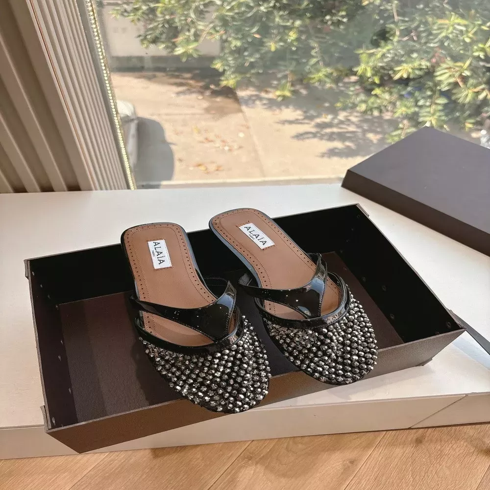 알라이아 피쉬넷 큐빅 장식 캡토 뮬 샌들
