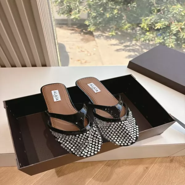 알라이아 피쉬넷 크리스탈 장식 뮬 샌들