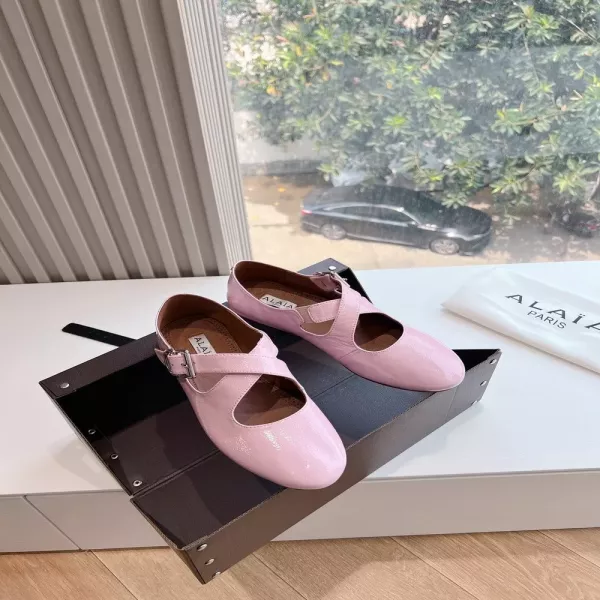알라이아 24SS 프렌치 발레리나 스트랩 플랫 슈즈