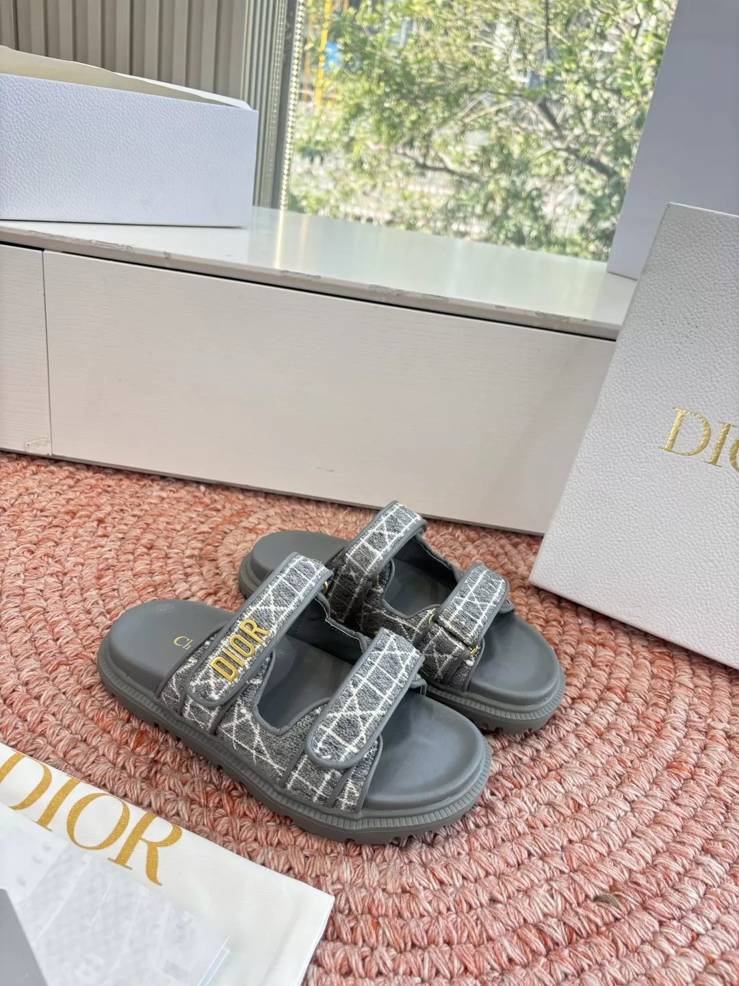 디올 자수 로고 버클 슬리퍼 상세 이미지 3