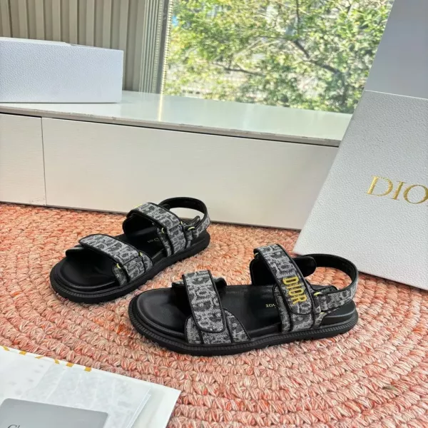 디올 자수 로고 버클 샌들