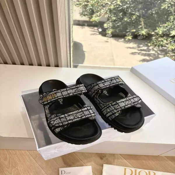 디올 샤크리스트앙디올 로고 버클 자수 슬라이드 샌들
