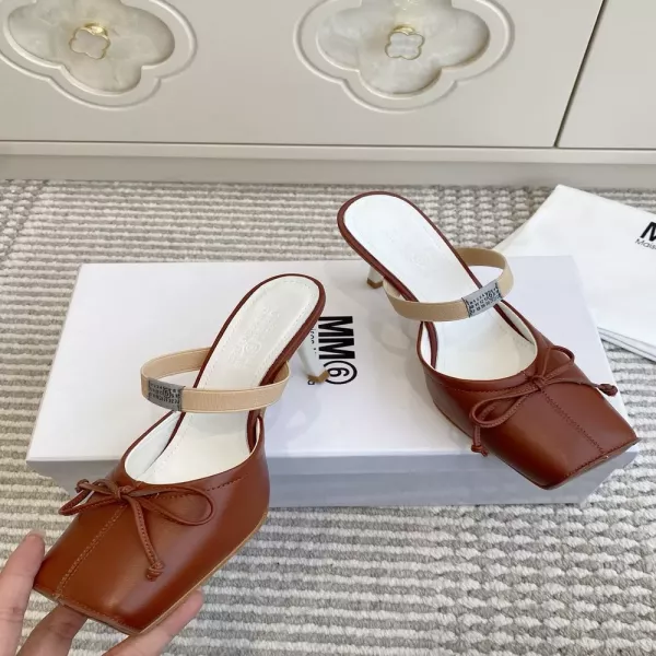 메종마르지엘라 리본 디테일 스퀘어토 메리제인 힐