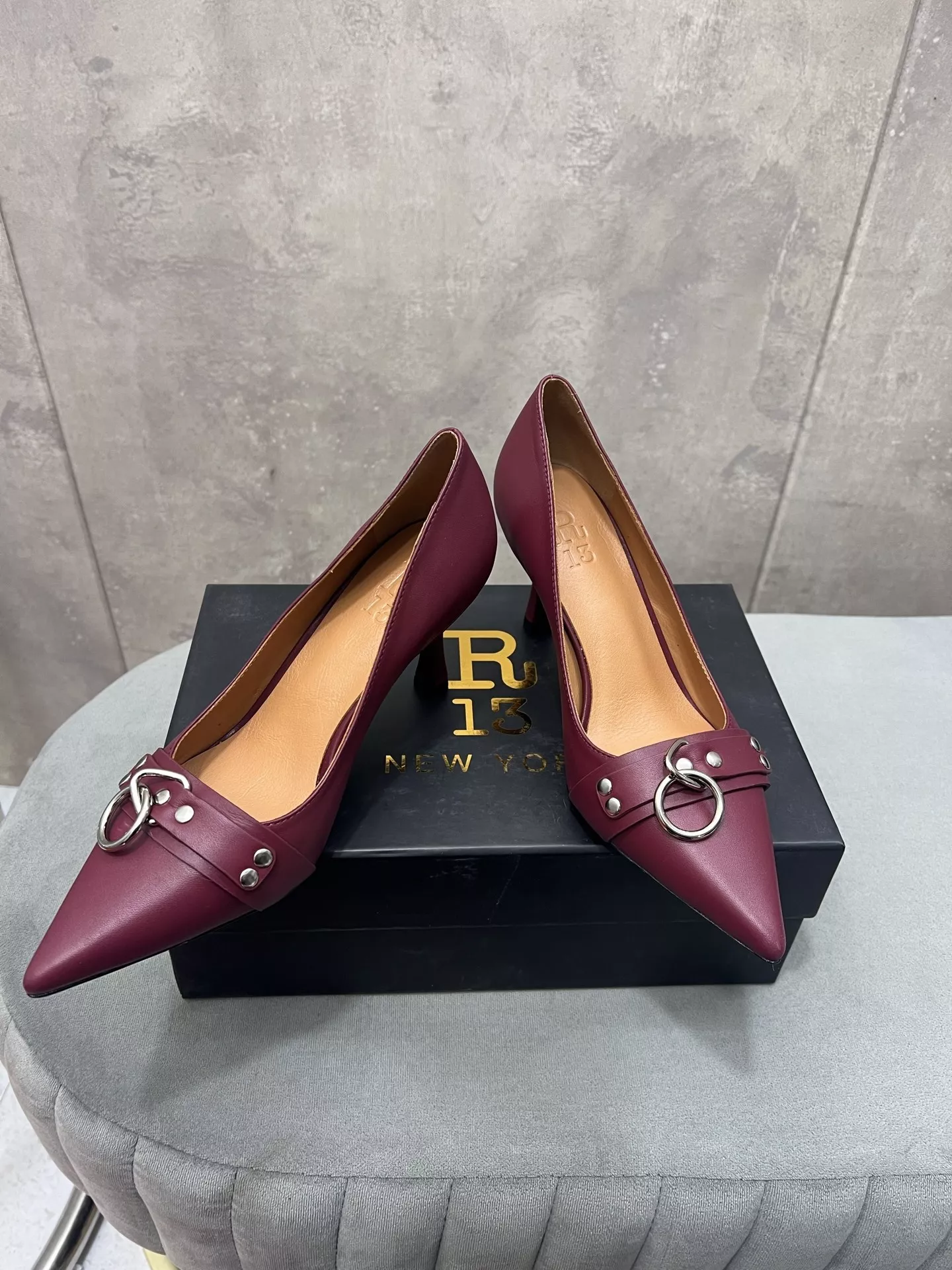 R13 빈티지 메탈 버클 포인트 스틸레토 펌프스 상세 이미지 1