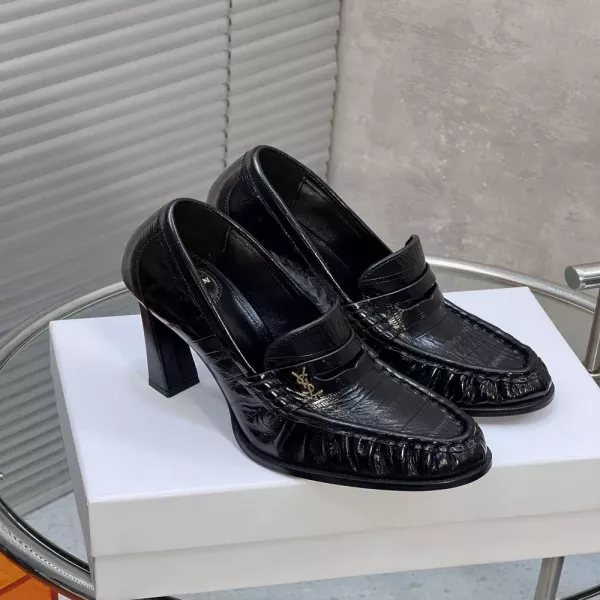 입생로랑 YSL 로고 장식 주름 포인트 뮬 힐