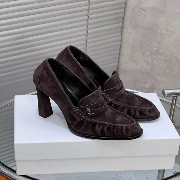 입생로랑 YSL 로고 주름 디테일 펌프스 힐