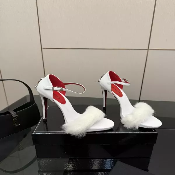 체사레파치오티 하트 포인트 퍼 스트랩 하이힐