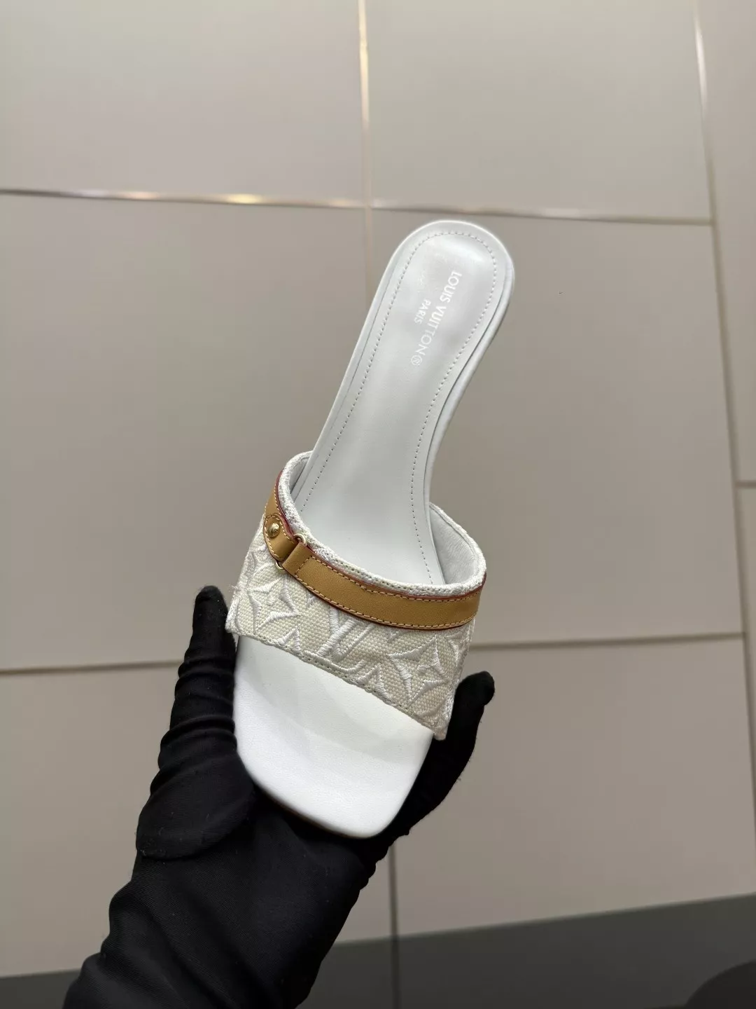 루이비통 빈티지 감성 LV 스페셜 프린트 슬라이드 샌들 상세 이미지 9