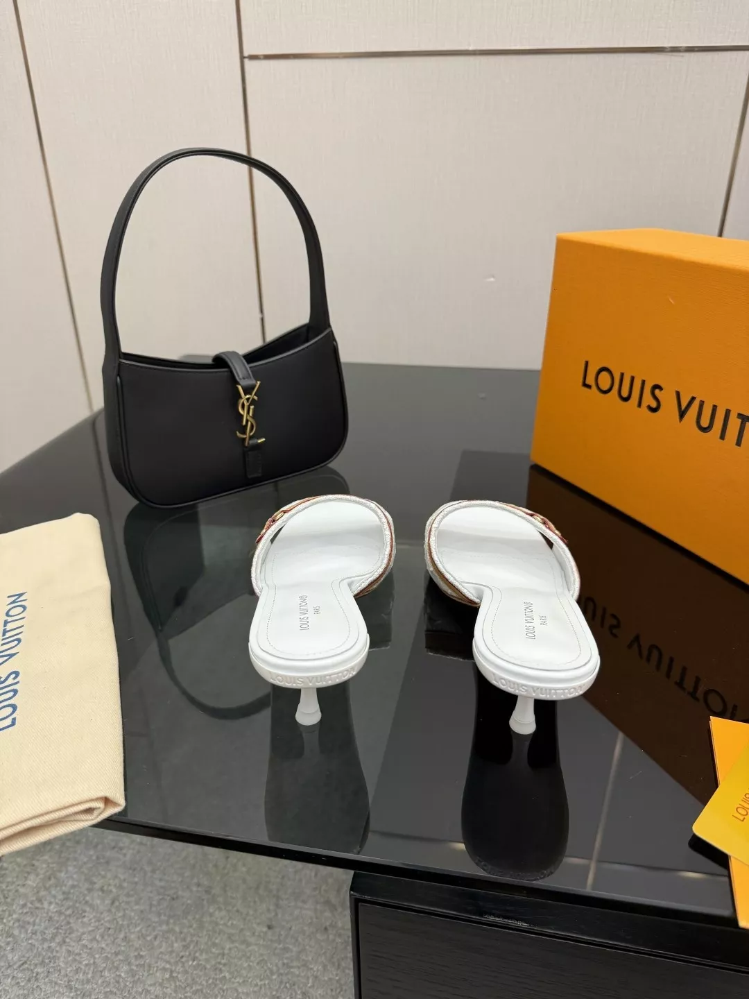 루이비통 빈티지 감성 LV 스페셜 프린트 슬라이드 샌들 상세 이미지 5