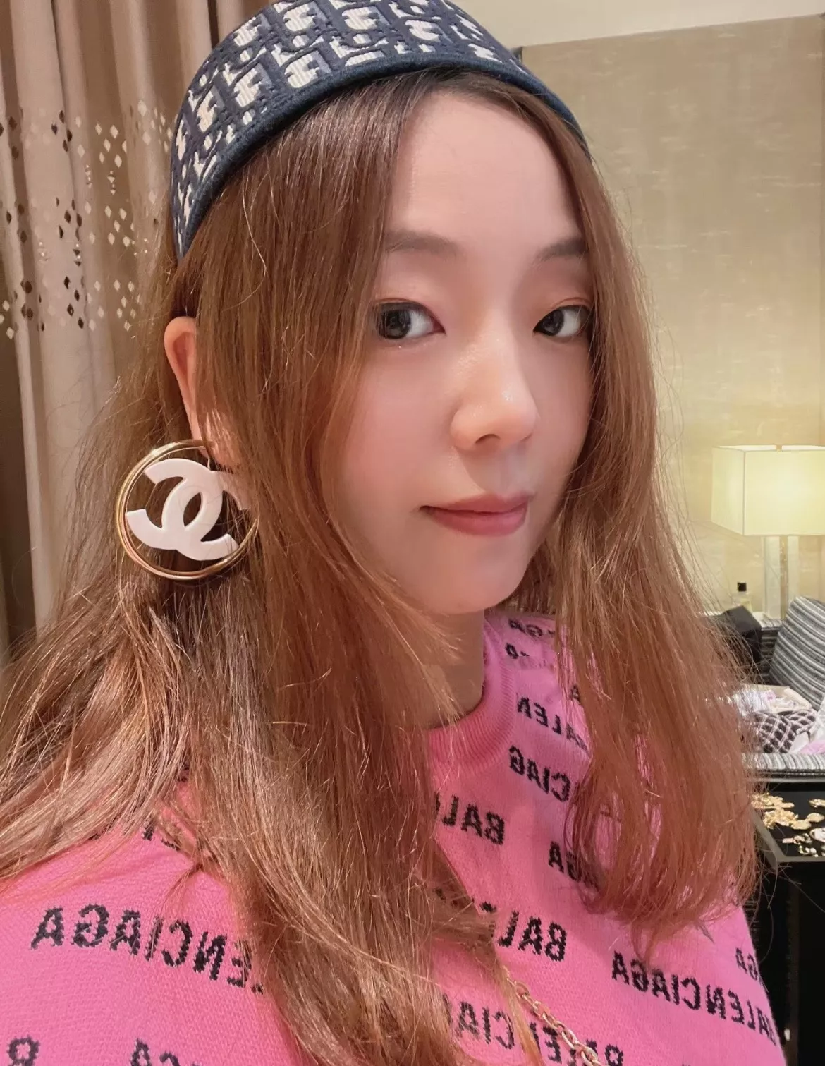 샤넬 화이트 더블C 로고 빅링 이어클립 상세 이미지 11